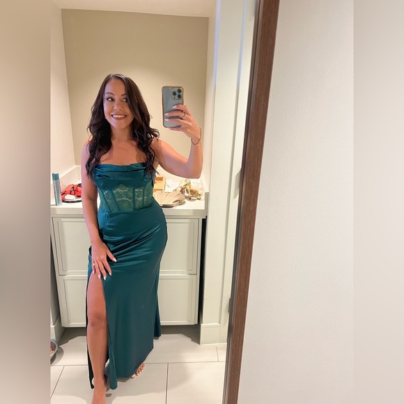 Hello Molly Swan Lake Maxi Dress Forest Green - Picture 6 of 7